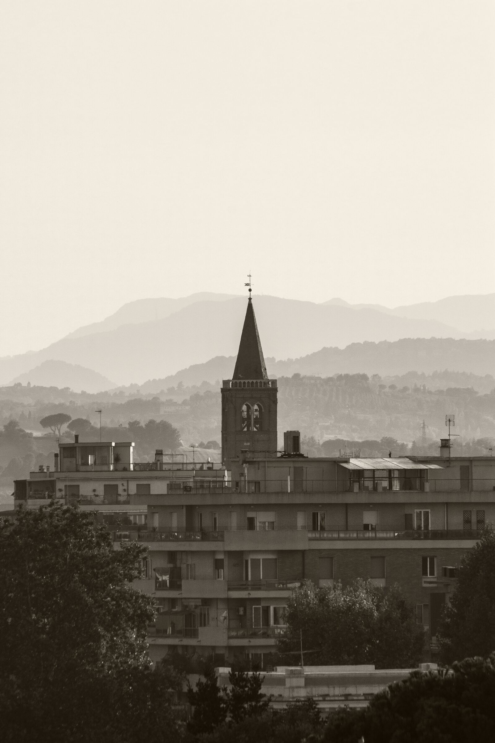 Canon EOS 650D (EOS Rebel T4i / EOS Kiss X6i) sample photo. Church, mountains, rimini photography