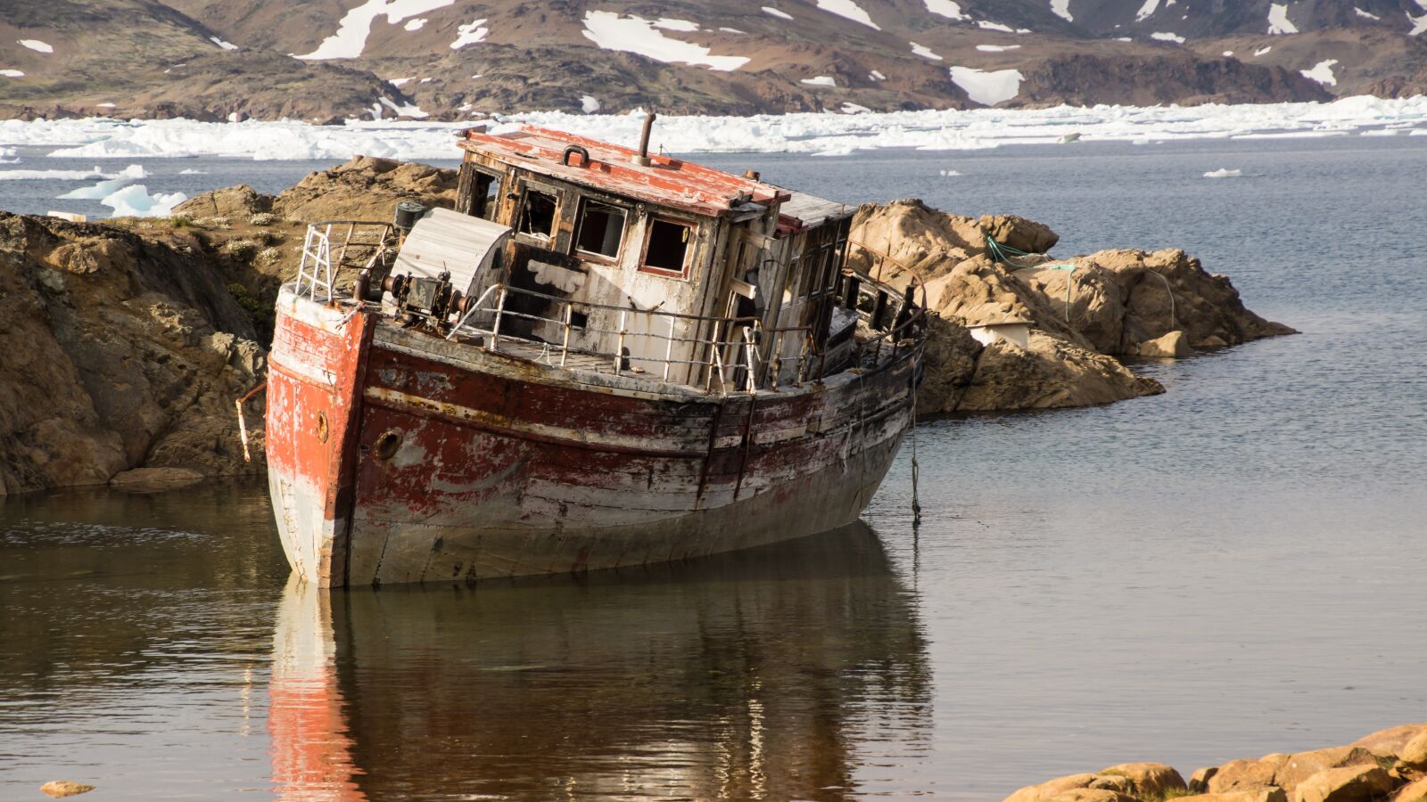 Tamron 16-300mm F3.5-6.3 Di II VC PZD Macro sample photo. Boat, old, greenland photography