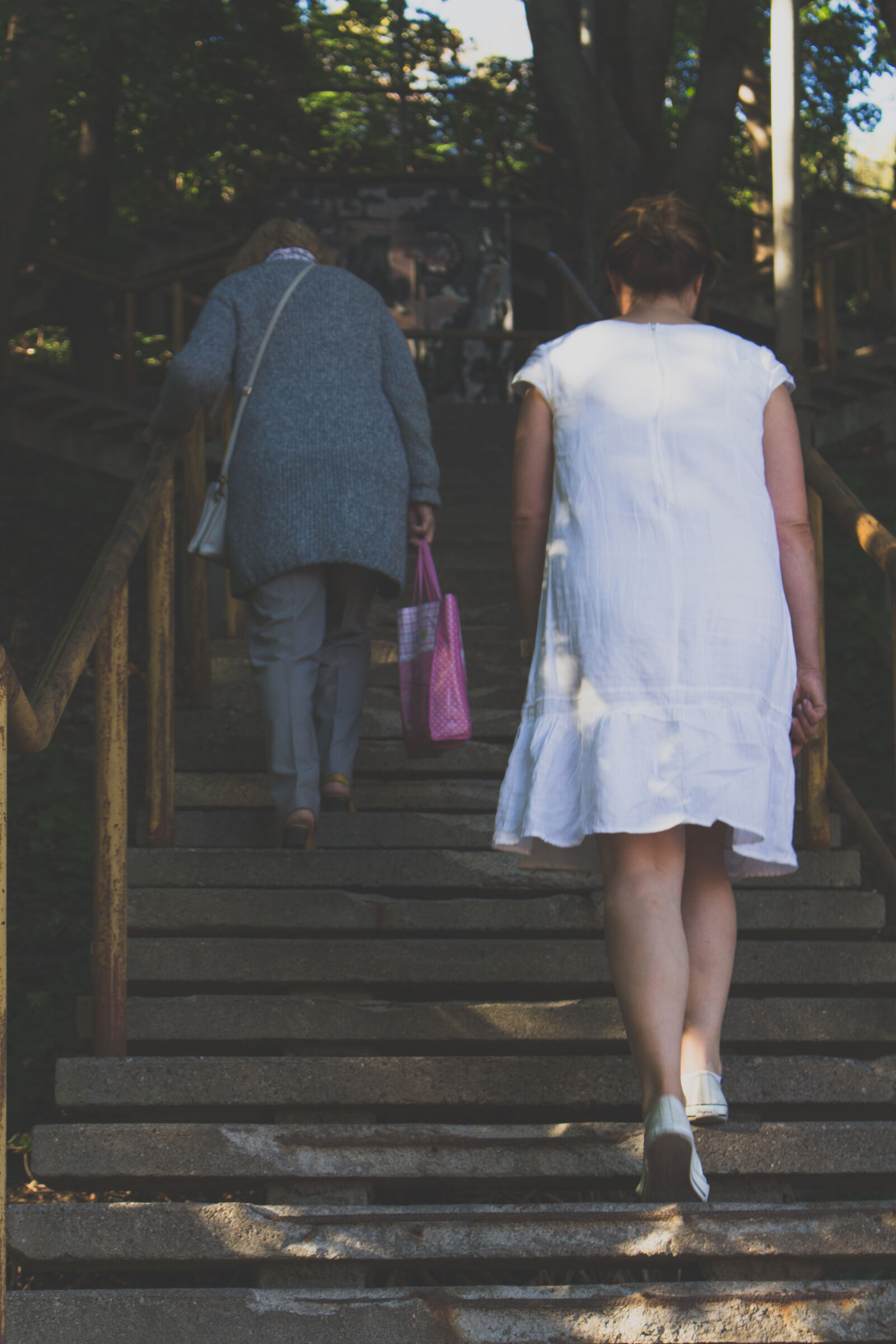 Canon EOS 700D (EOS Rebel T5i / EOS Kiss X7i) sample photo. Adults, back, view, dress photography