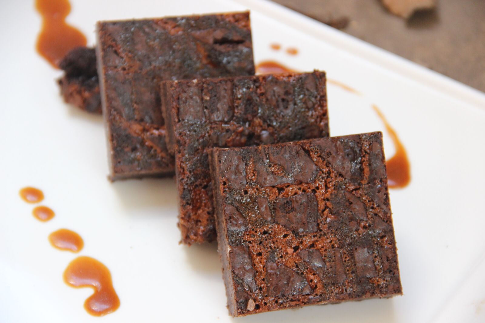 Canon EOS 600D (Rebel EOS T3i / EOS Kiss X5) sample photo. Salted caramel, brownie, desserts photography