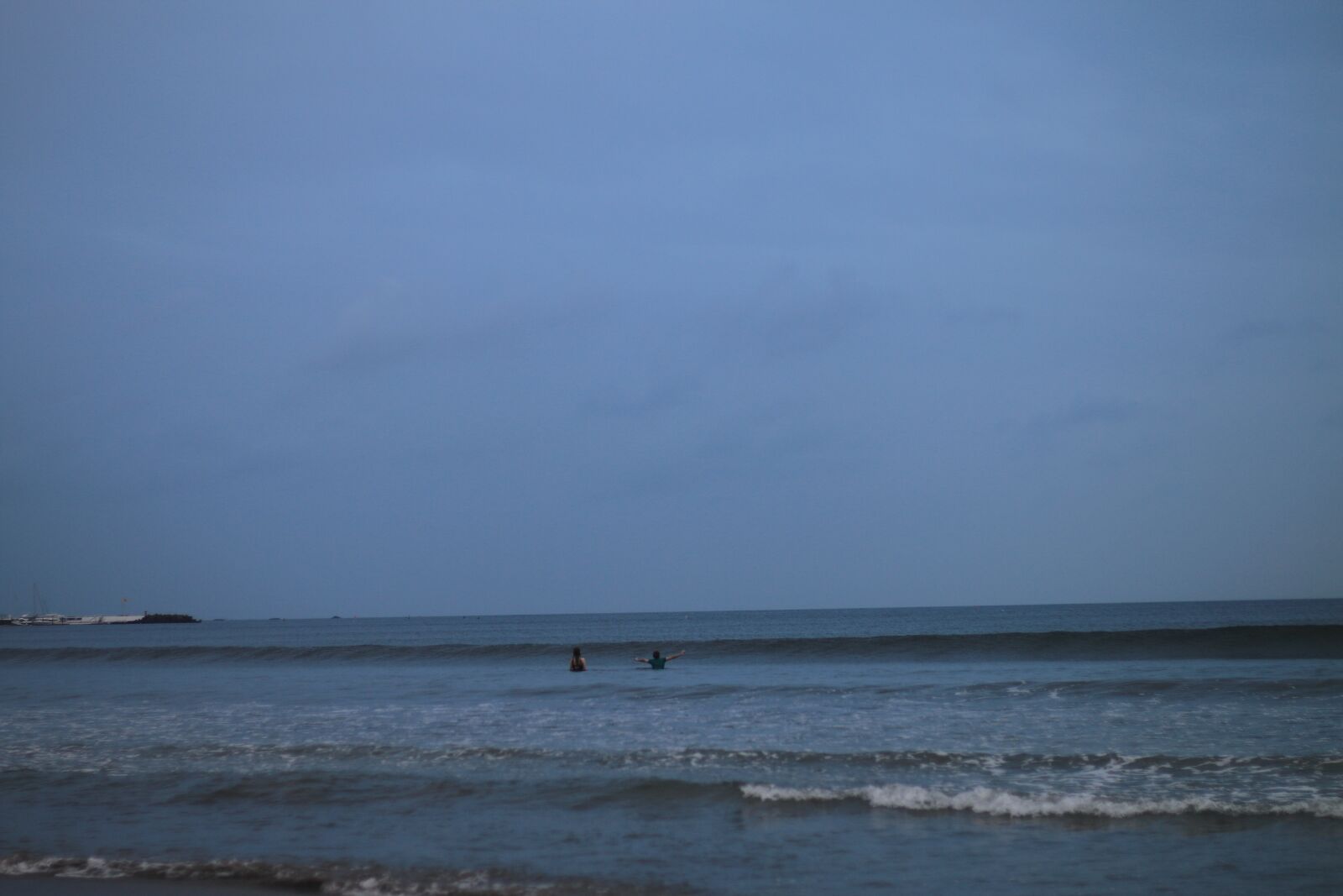 Canon EOS 70D + Canon EF 50mm F1.8 STM sample photo. Kamakura, the sea, cloudy photography