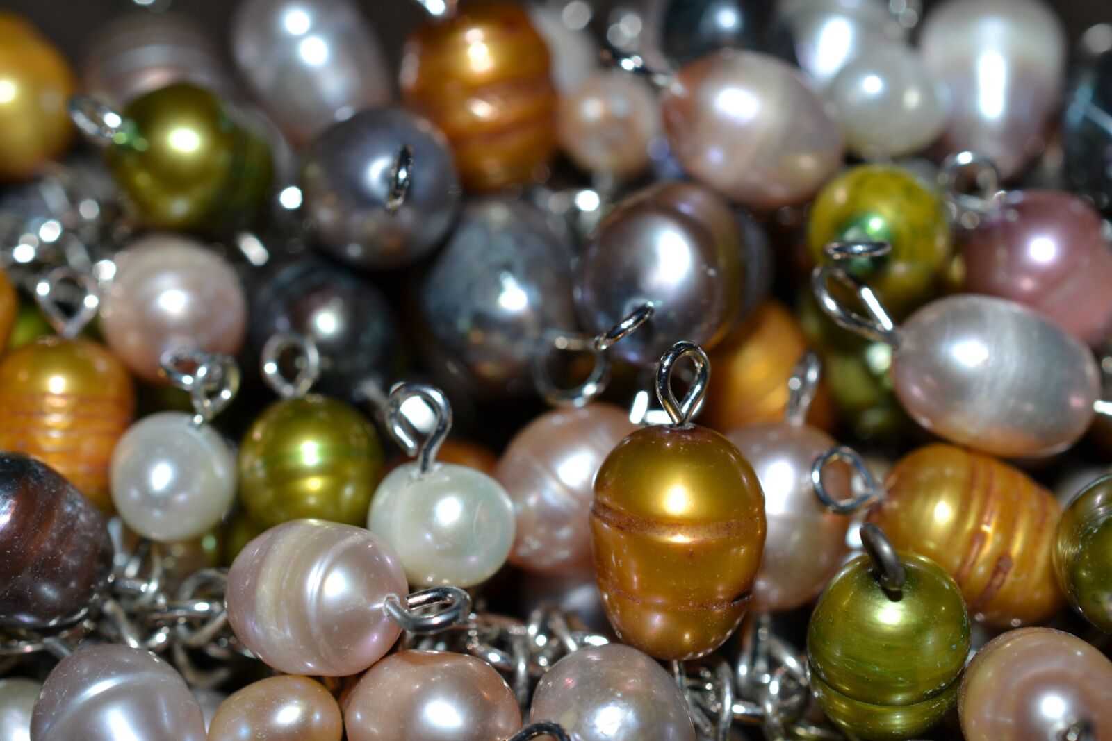Nikon D3100 sample photo. Jewelry, beads, pearls photography