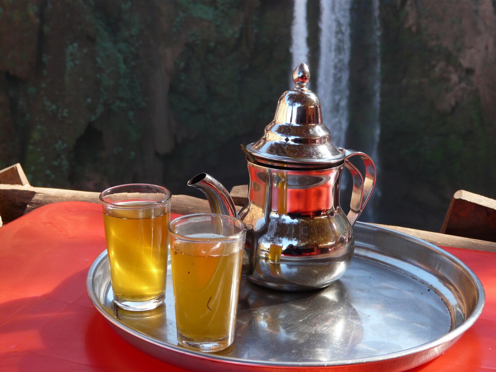 Panasonic DMC-FZ18 sample photo. Tee, waterfall, teapot photography