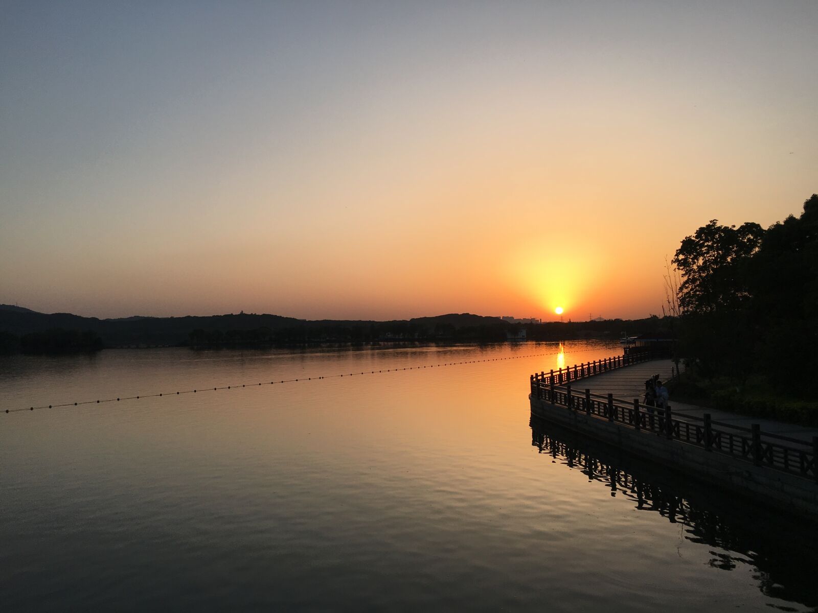 Apple iPhone 6s sample photo. Sunset, lakefront, taihu lake photography