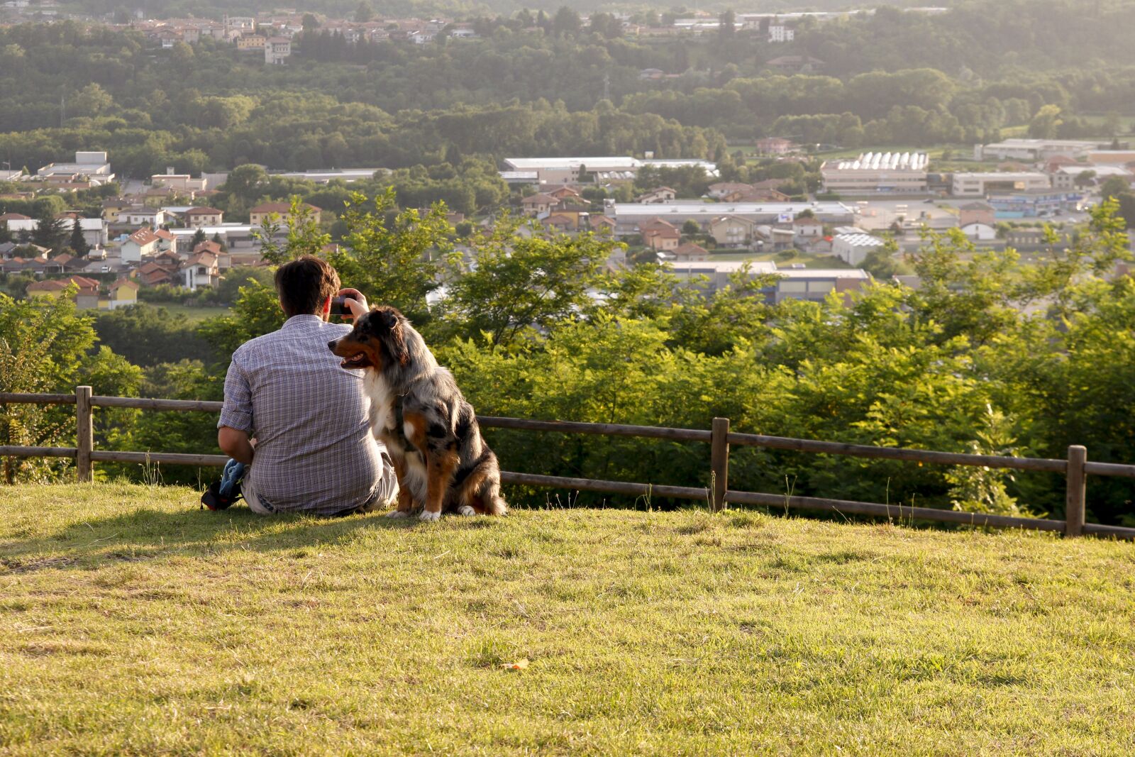 Canon EOS 600D (Rebel EOS T3i / EOS Kiss X5) sample photo. Dog, animal, man photography