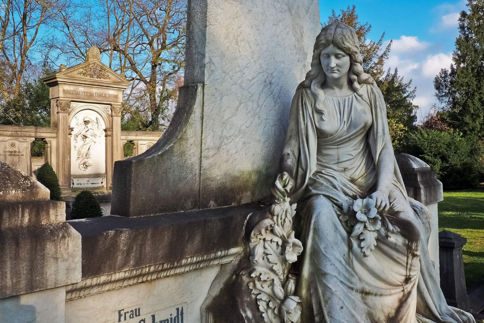 Olympus OM-D E-M10 sample photo. Statue, cemetery, grave photography