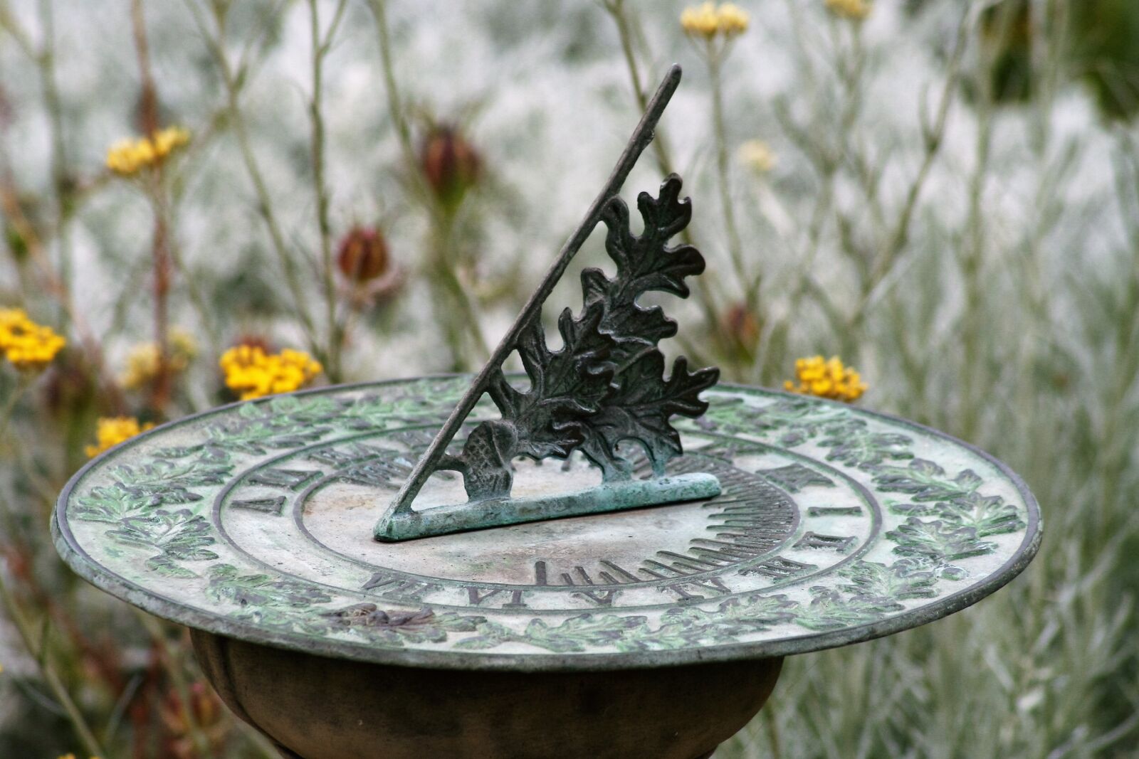 Canon EOS 350D (EOS Digital Rebel XT / EOS Kiss Digital N) sample photo. Sundial, object, garden ornament photography