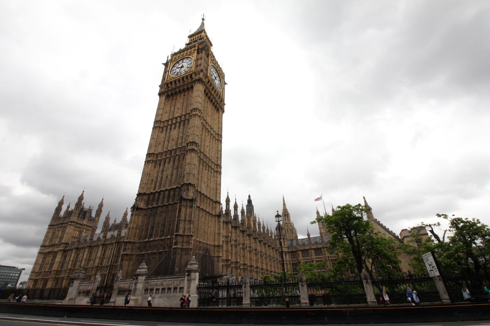 Canon EF-S 10-18mm F4.5–5.6 IS STM sample photo. Big ben, london, watch photography