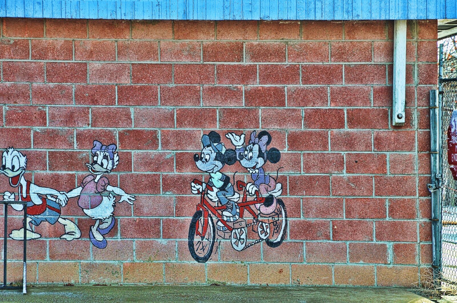 Nikon D300S sample photo. Street art, wall mural photography