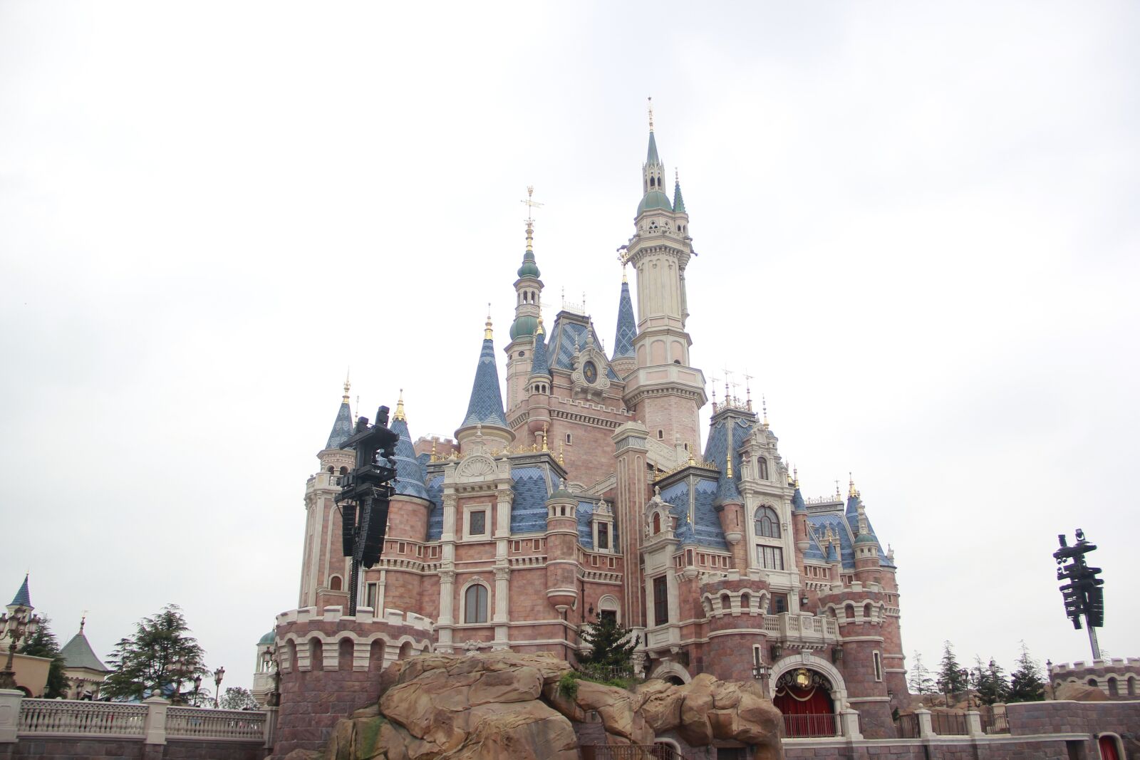 Canon EOS 550D (EOS Rebel T2i / EOS Kiss X4) sample photo. Disney, disneyland, shanghai disney photography