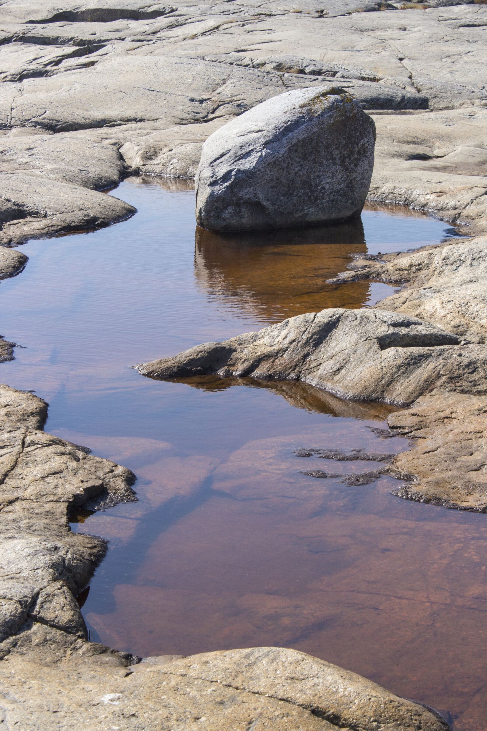 Canon EOS 700D (EOS Rebel T5i / EOS Kiss X7i) sample photo. Cliffs, summer, stones photography