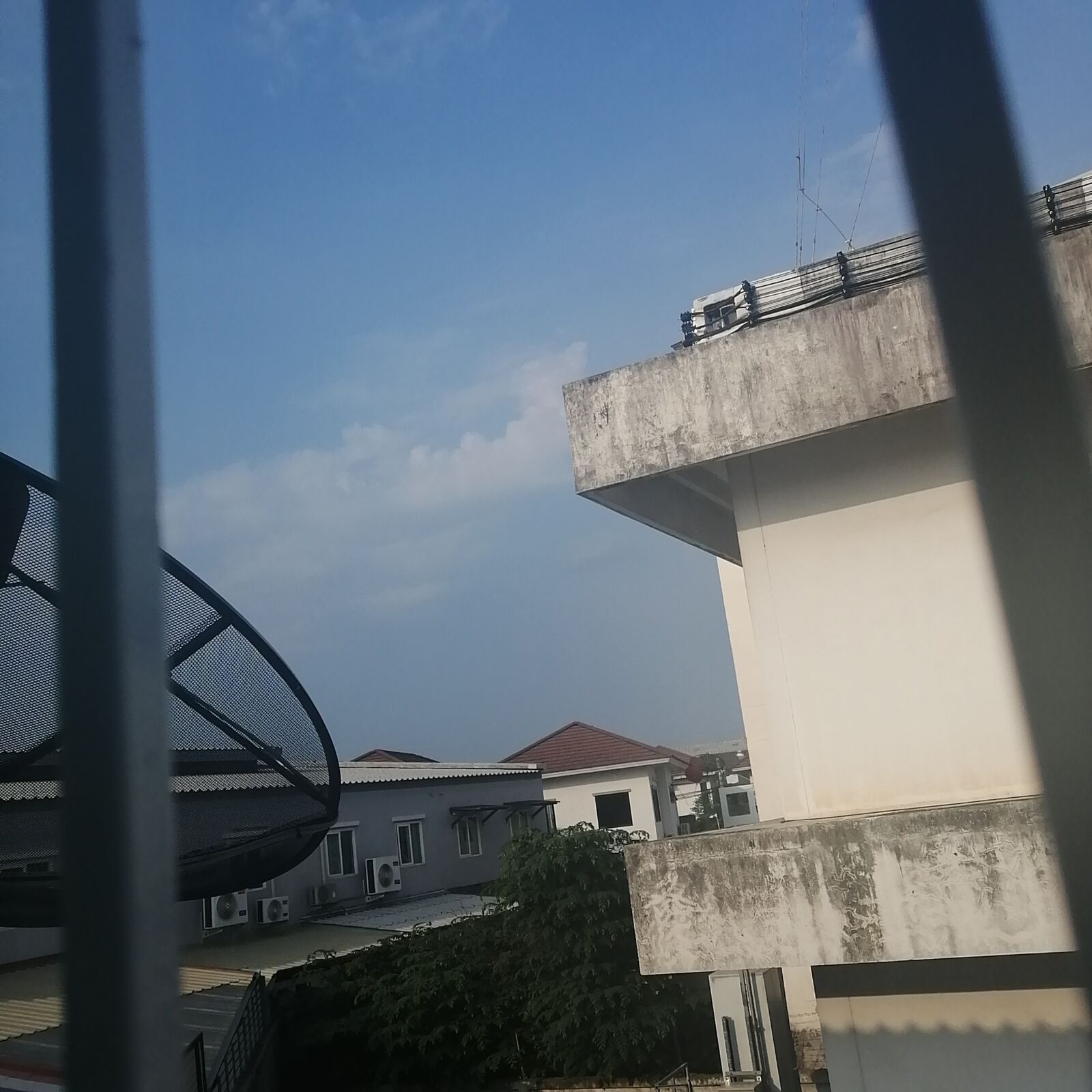 HUAWEI P30 LITE sample photo. Sky, window, cloud photography