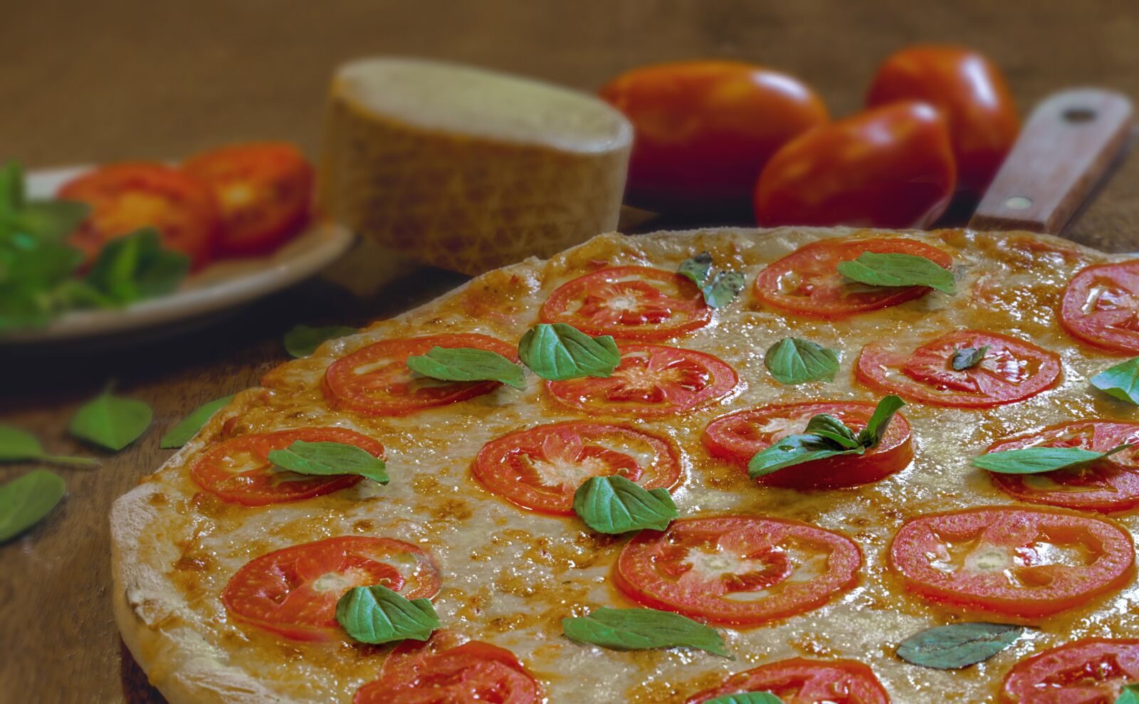 Canon EOS 6D + Canon EF 24-105mm F4L IS USM sample photo. Pizza, food, italian photography