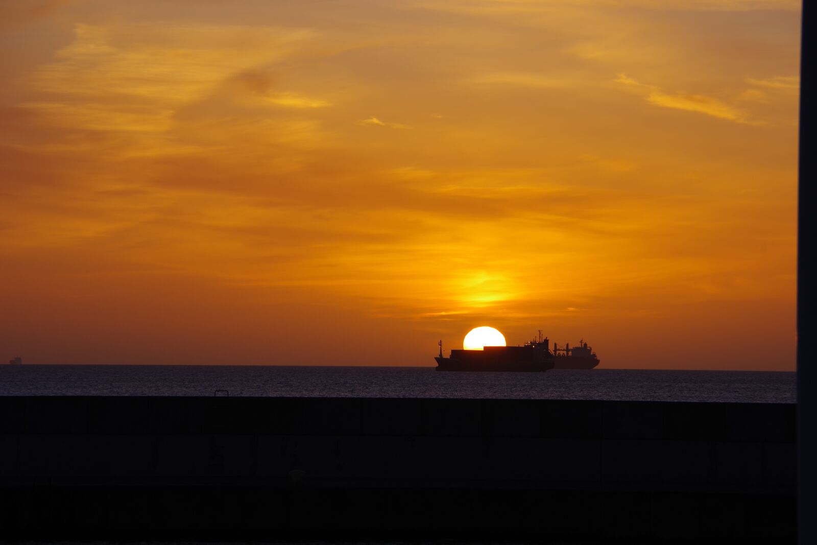Pentax K-70 sample photo. Sunrise, ships, sky photography