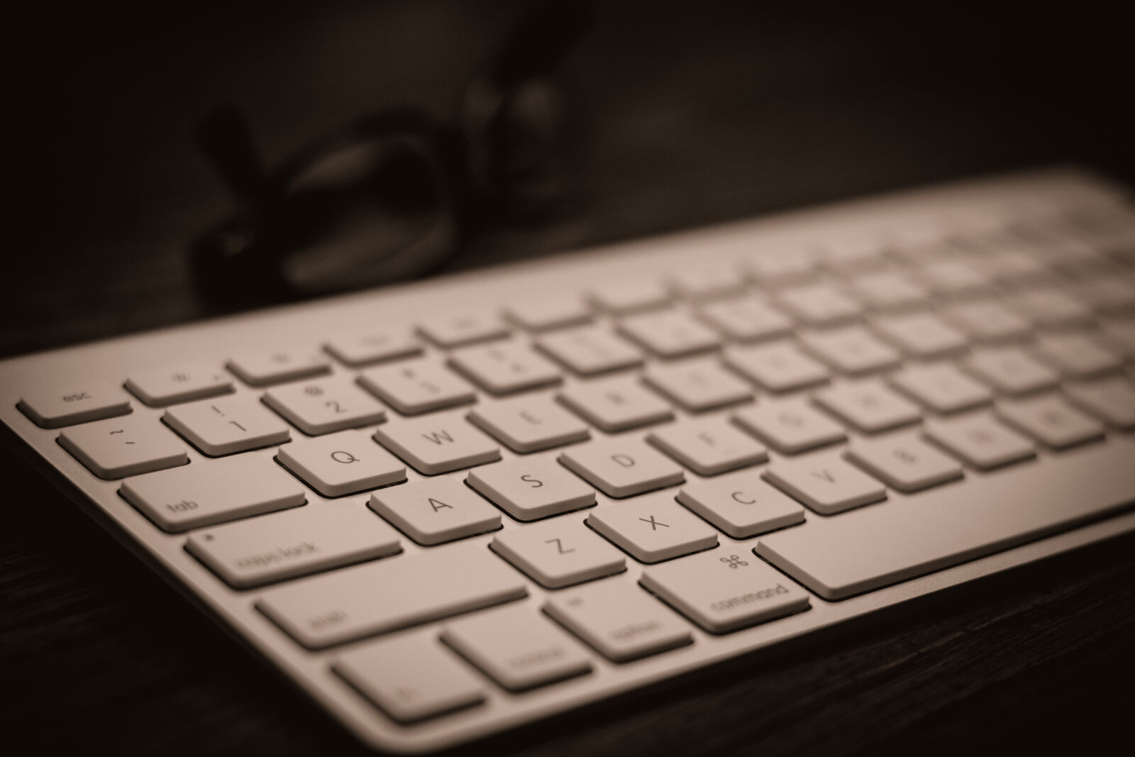 Nikon AF-S Nikkor 50mm F1.8G sample photo. Apple, keyboard, technology photography