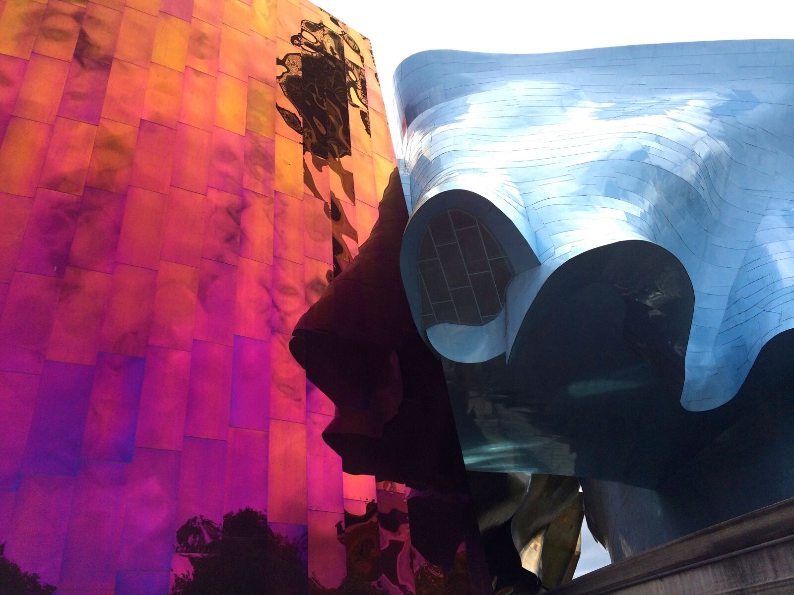 Apple iPhone 5s sample photo. Seattle, museum, experience music photography