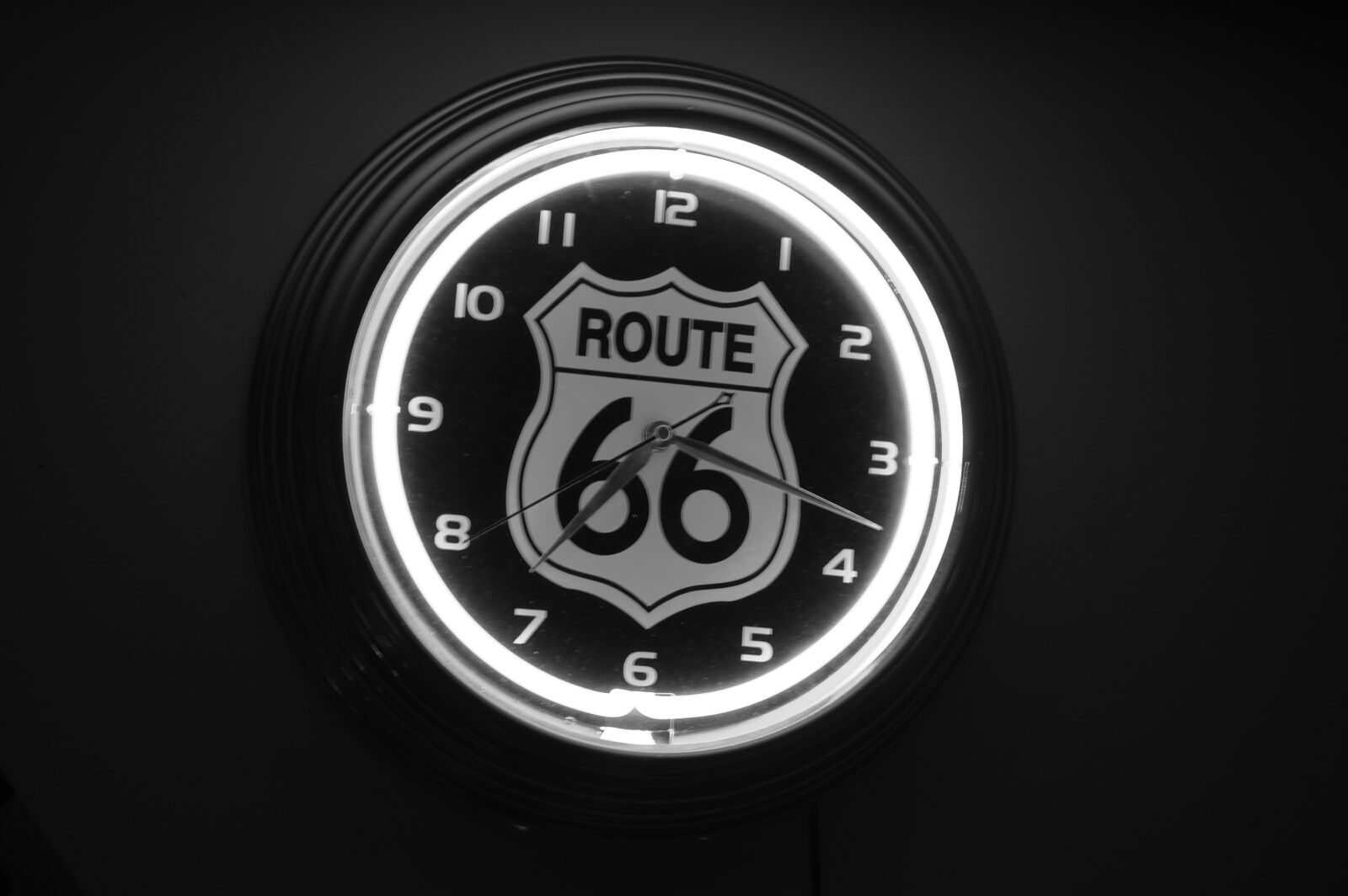 Nikon D40 sample photo. Route 66, clock, neon photography