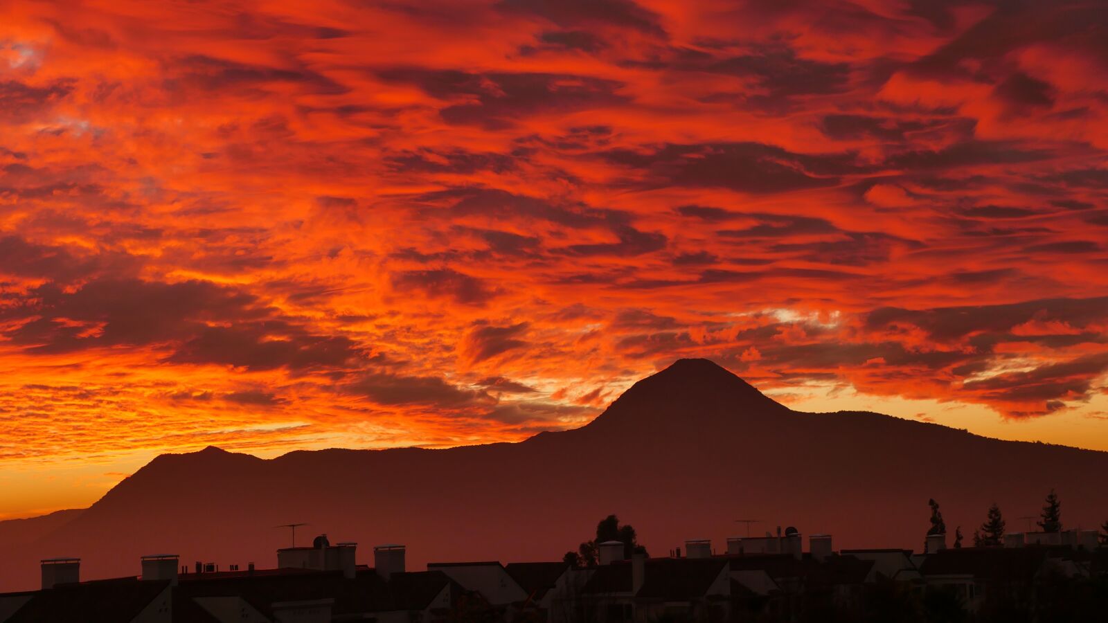 Panasonic Lumix DMC-GH4 sample photo. Sunset, clouds, santiago photography