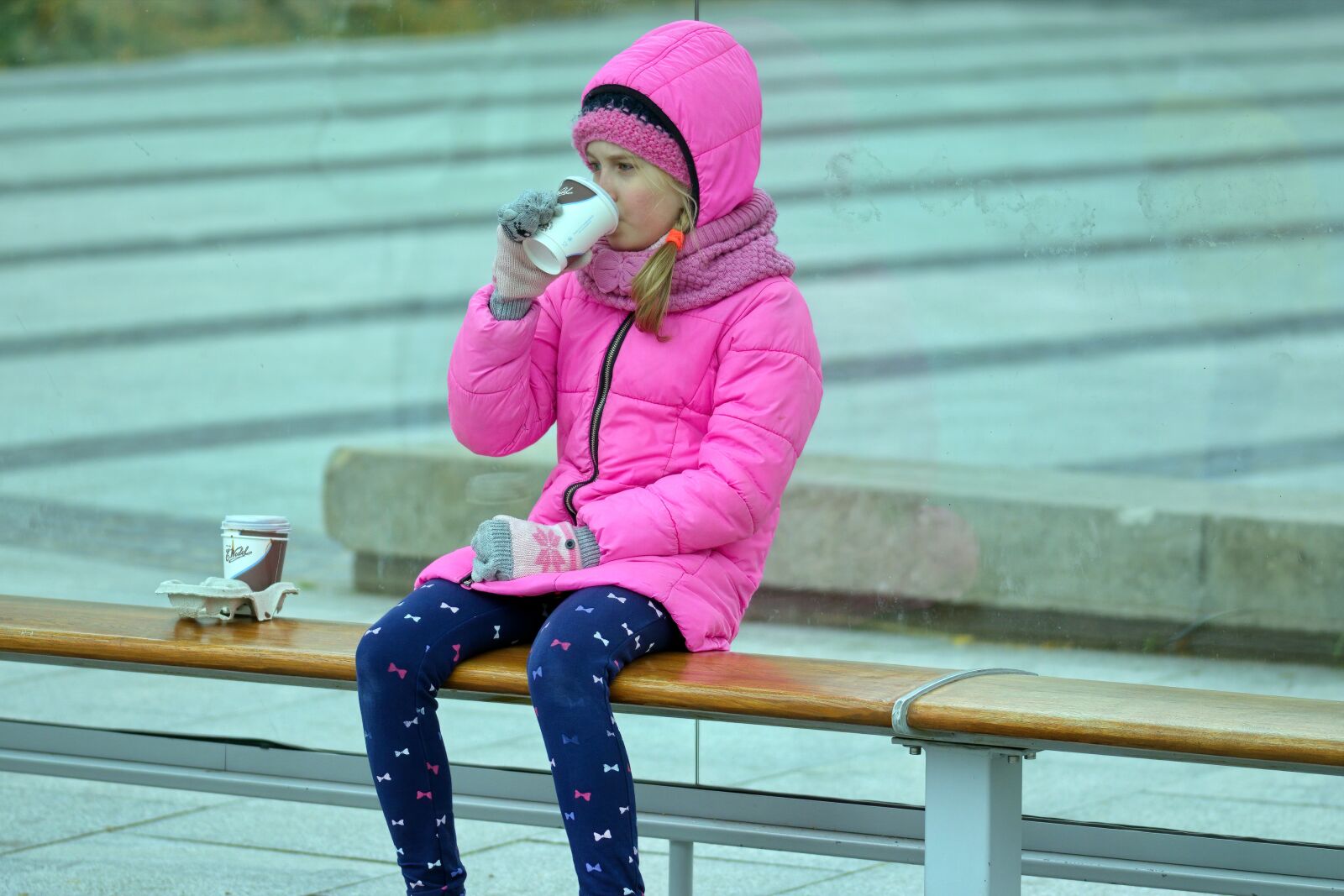 Nikon D5100 sample photo. Girlie, seated, bank photography