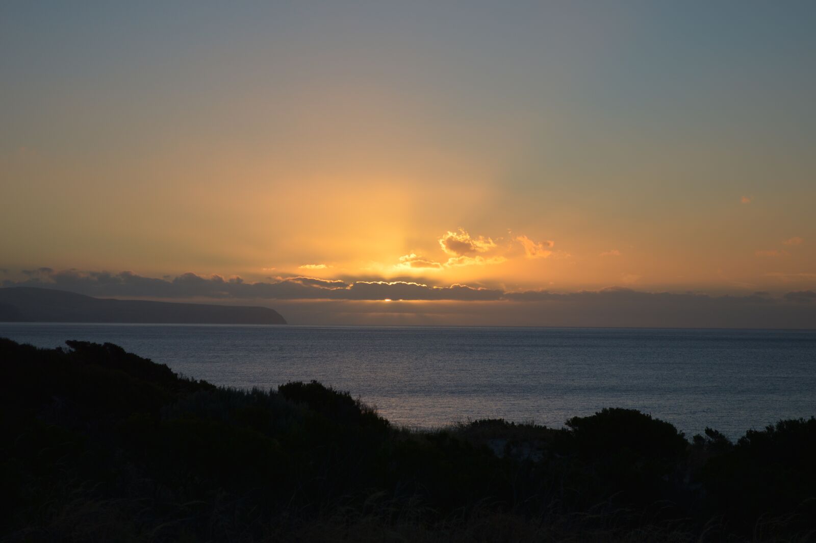Nikon D3200 sample photo. Sunset, clouds, beach photography