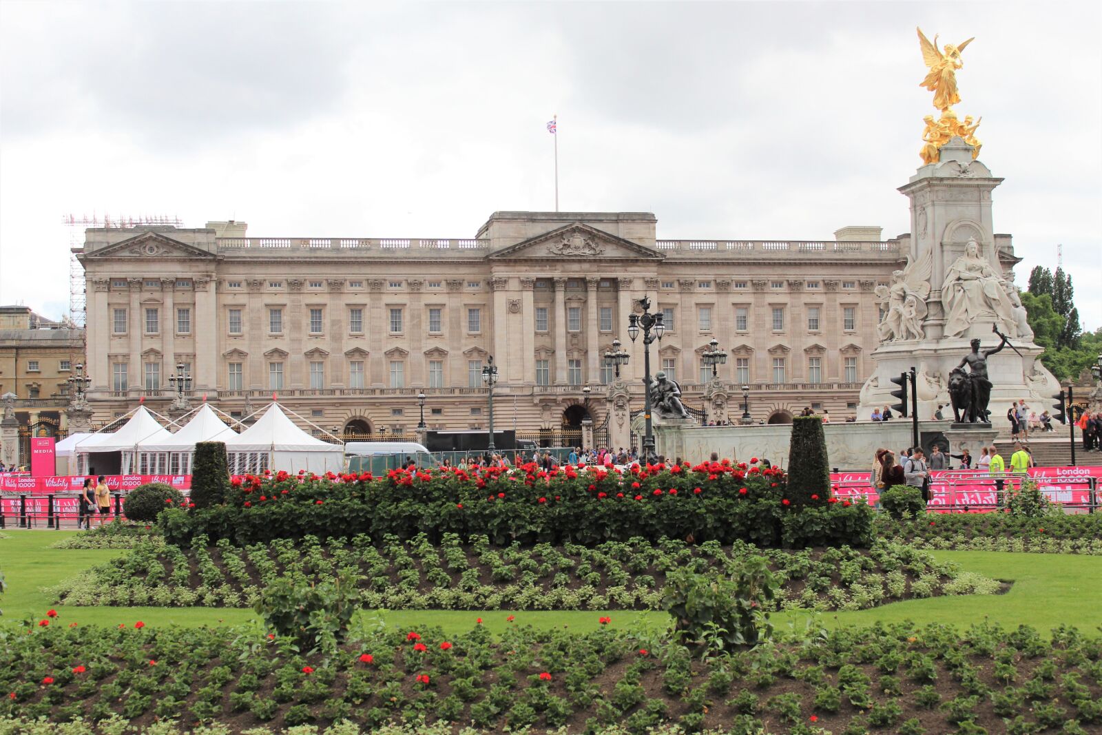Canon EOS 1300D (EOS Rebel T6 / EOS Kiss X80) sample photo. Buckingham palace, palace, royal photography