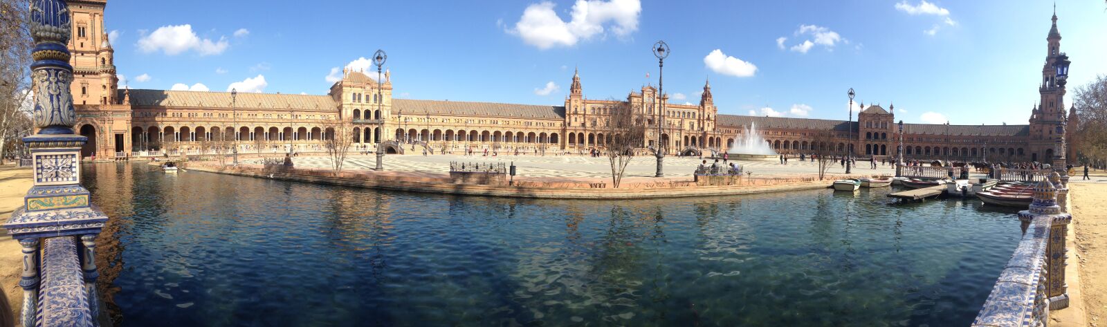 iPhone 5 back camera 4.12mm f/2.4 sample photo. Seville, tourism, landmark photography