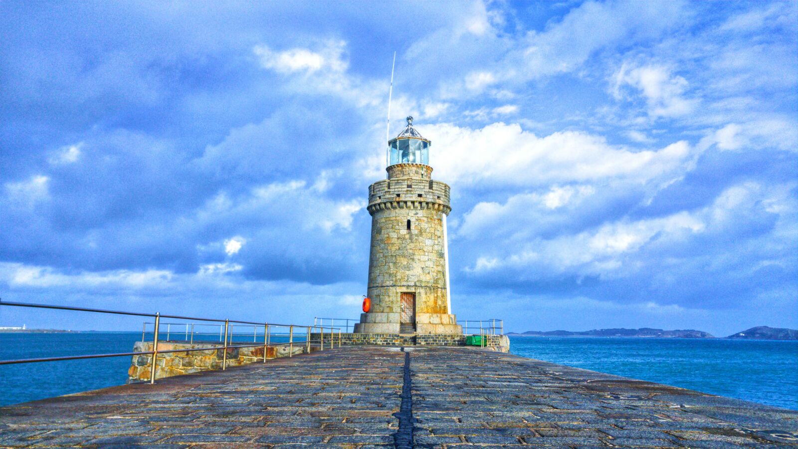 LG G4 sample photo. Guernsey, castle cornet, lighthouse photography