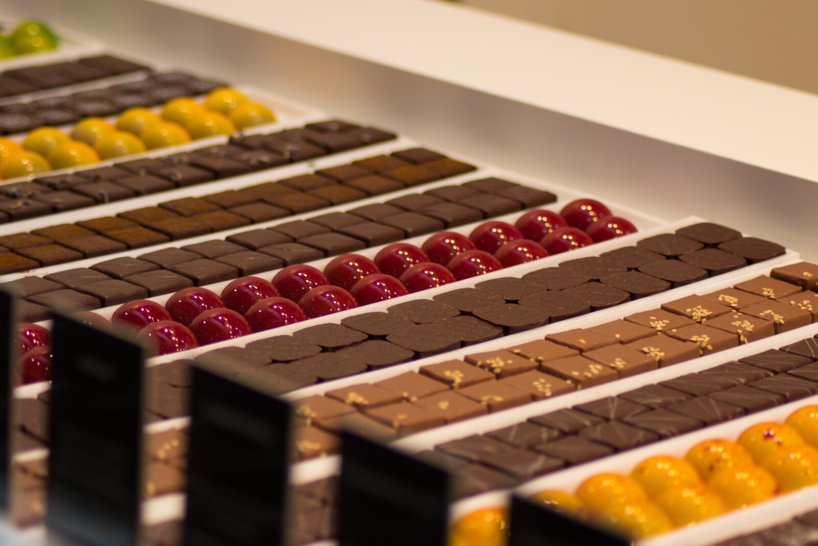 Tamron AF 70-300mm F4-5.6 Di LD Macro sample photo. Food, dessert, pralines photography