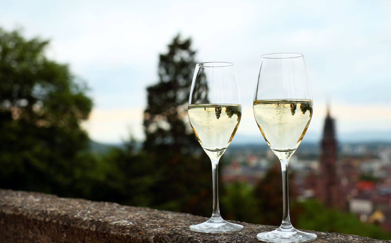 Fujifilm X-T10 + Fujifilm XF 35mm F1.4 R sample photo. Champagne, champagne glasses, drink photography
