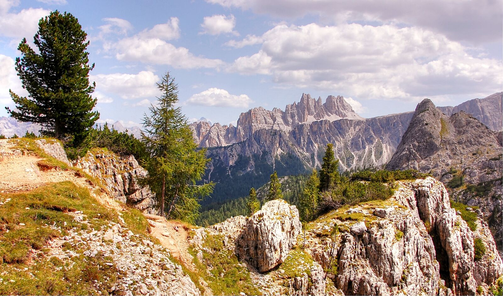 Nikon D40 sample photo. Croda da lago, dolomites photography
