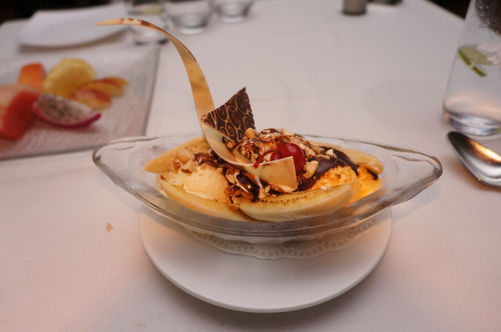 Sony Alpha NEX-5N sample photo. In the evening, dessert photography