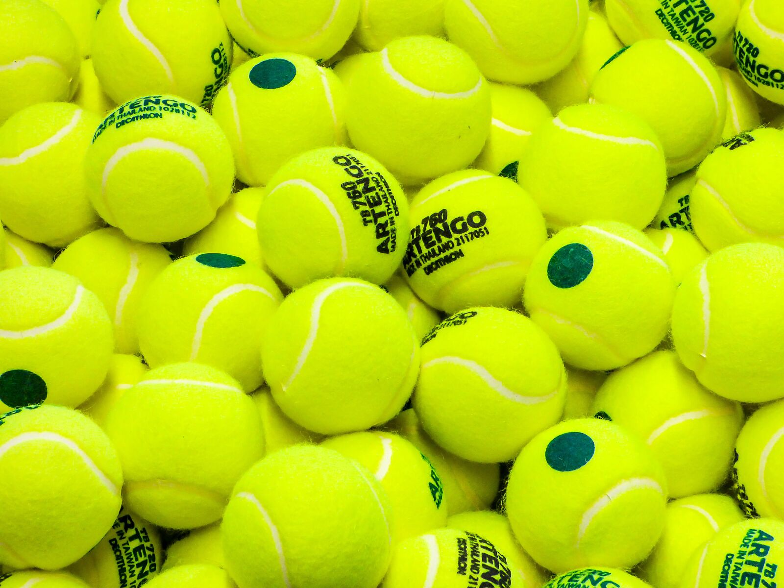 Panasonic DMC-FZ72 sample photo. Tennis, ball, sports photography