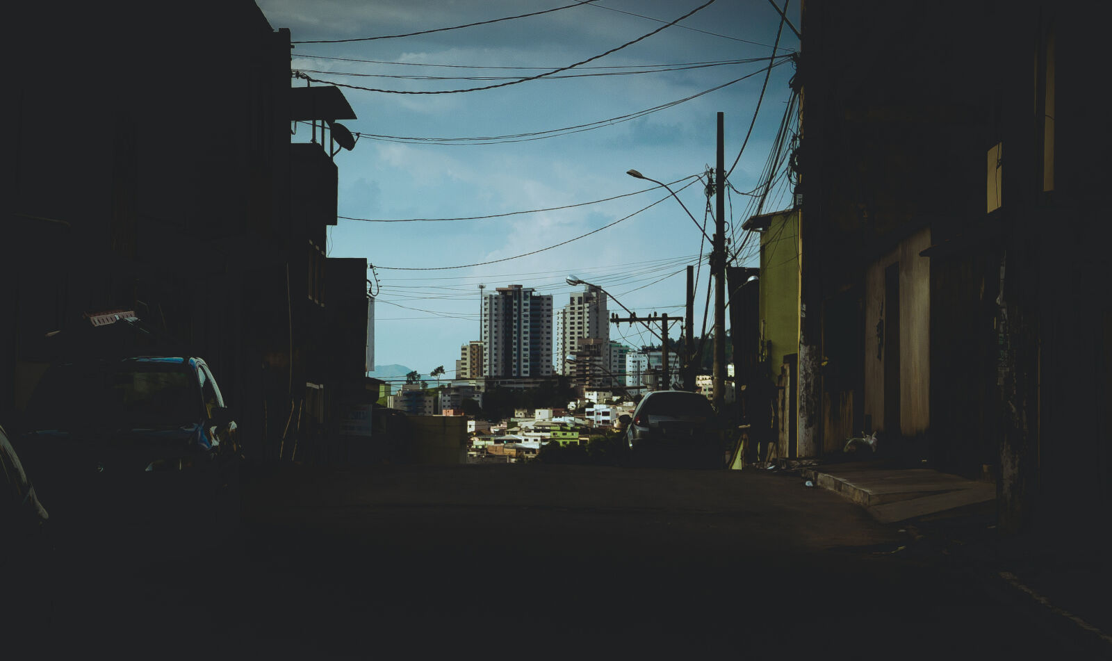 Canon EOS 700D (EOS Rebel T5i / EOS Kiss X7i) sample photo. Apartment, building, blue, brasi photography