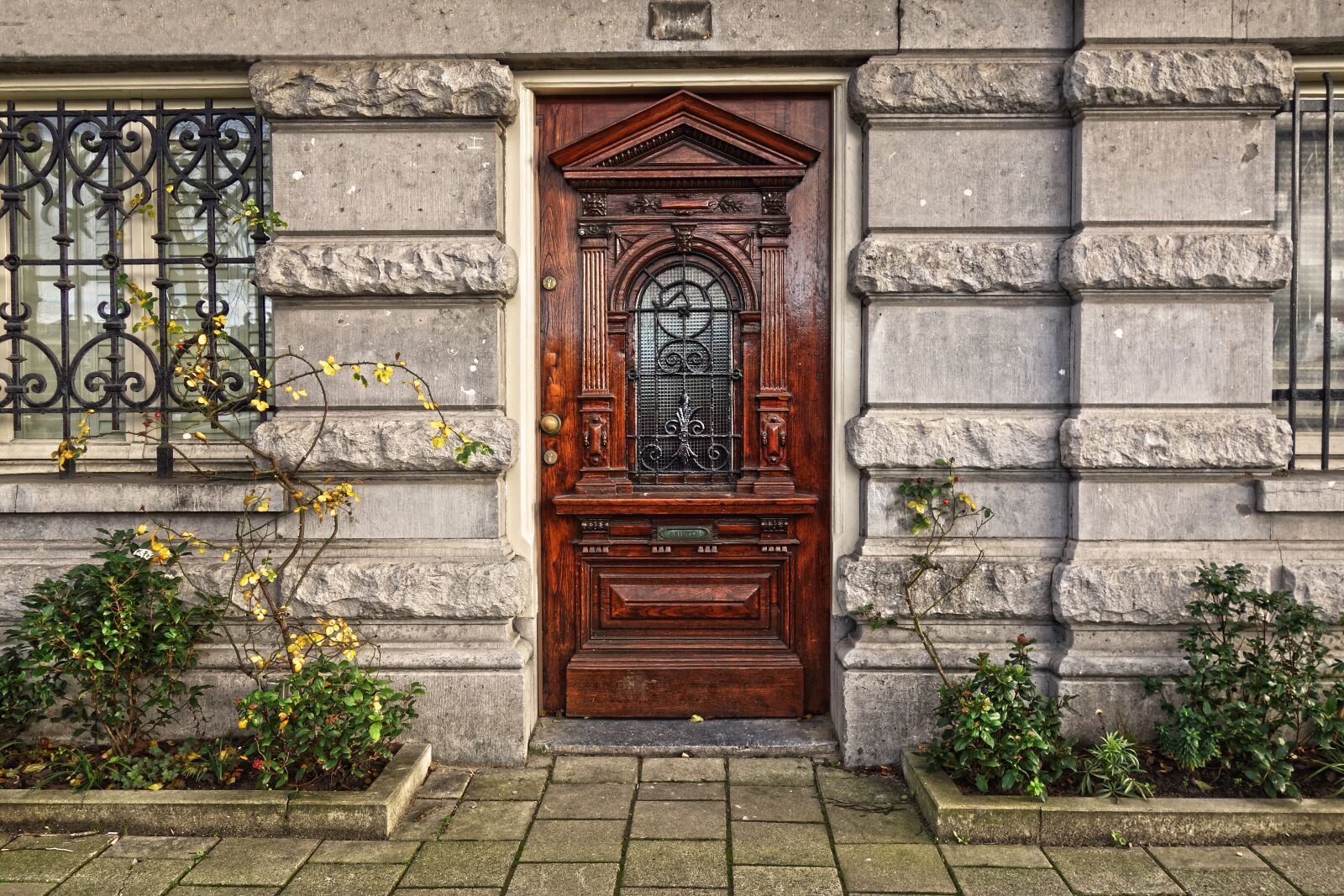 Sony Cyber-shot DSC-RX100 sample photo. Door, wooden door, front photography