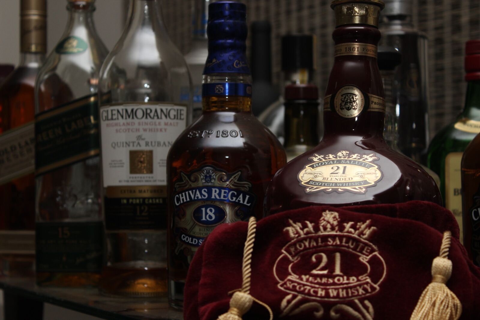 Canon EOS 600D (Rebel EOS T3i / EOS Kiss X5) sample photo. Whiskey, bar, bottle photography
