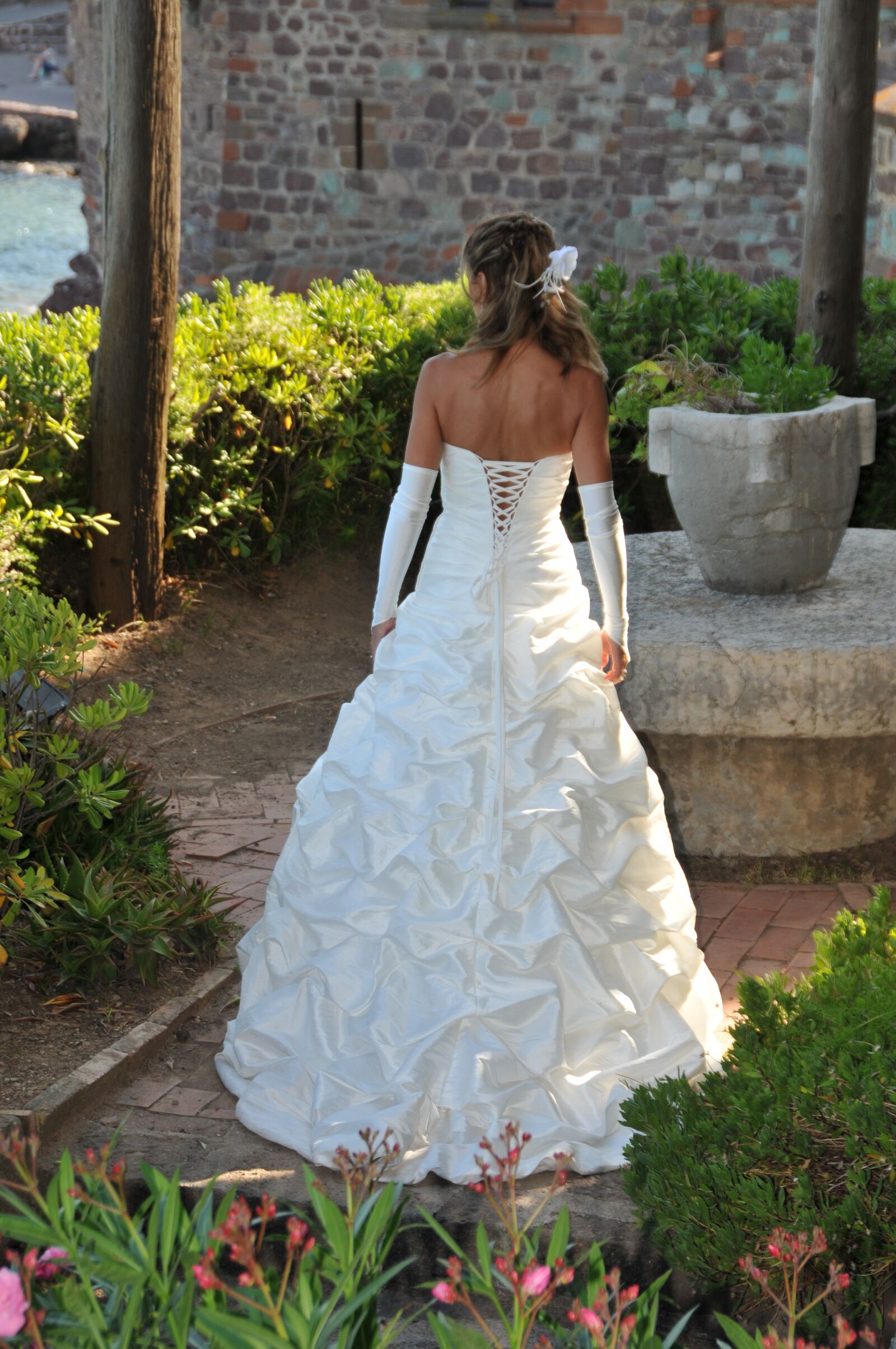 Nikon D300 sample photo. Back, dress, park photography