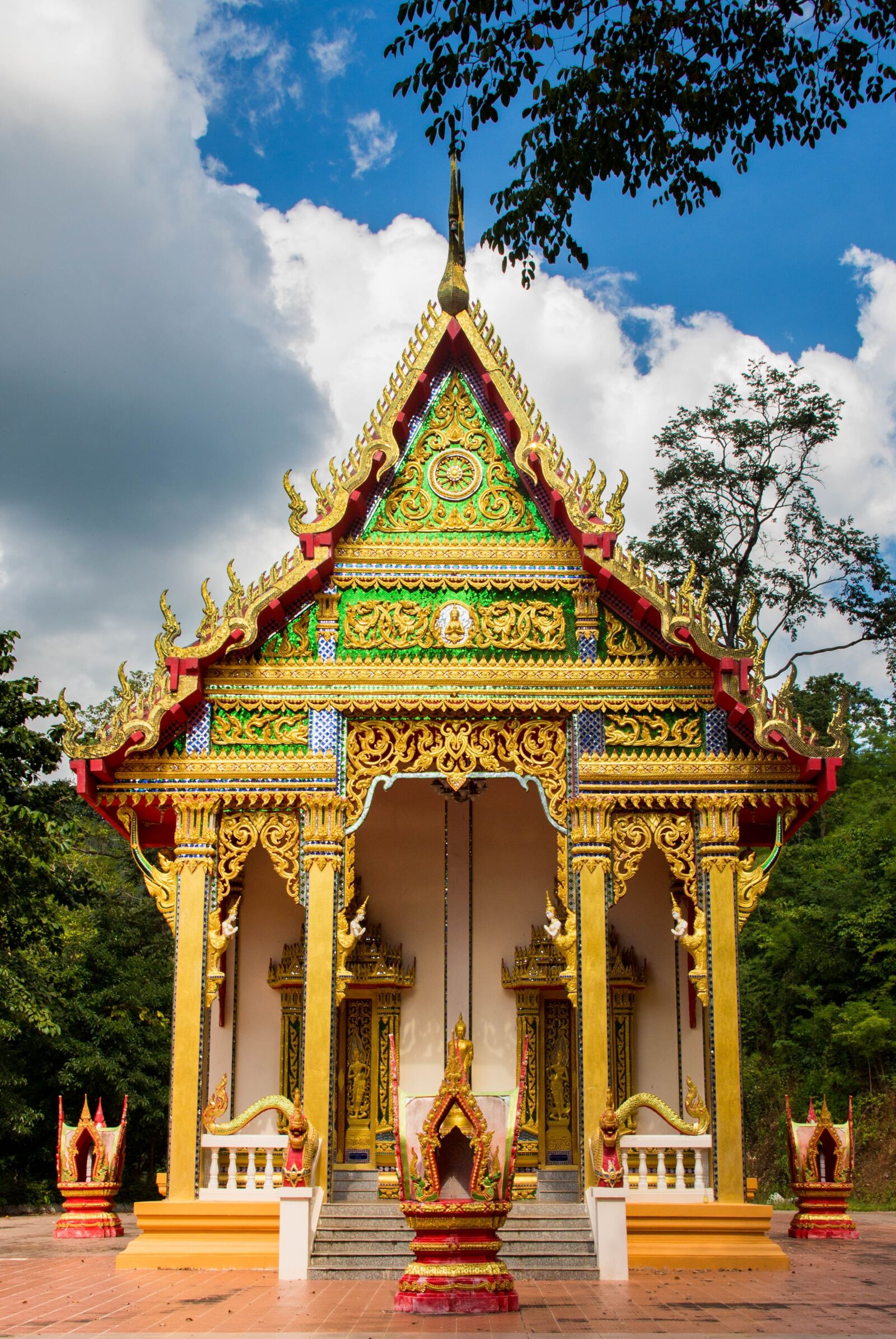 Canon EF-S 18-135mm F3.5-5.6 IS sample photo. Wat tham ong capacity photography