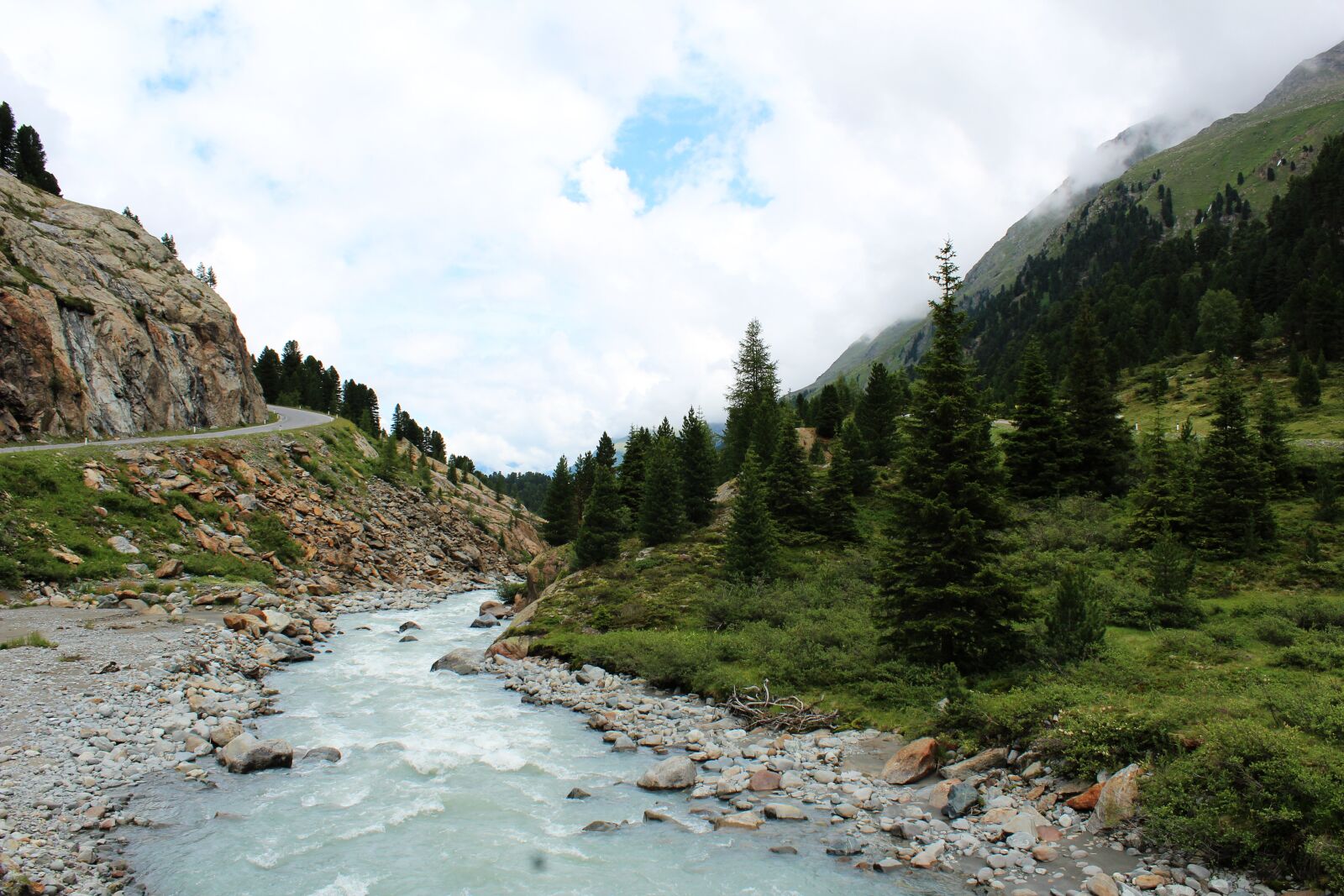 Canon EOS 1200D (EOS Rebel T5 / EOS Kiss X70 / EOS Hi) sample photo. Mountains, landscape, river photography
