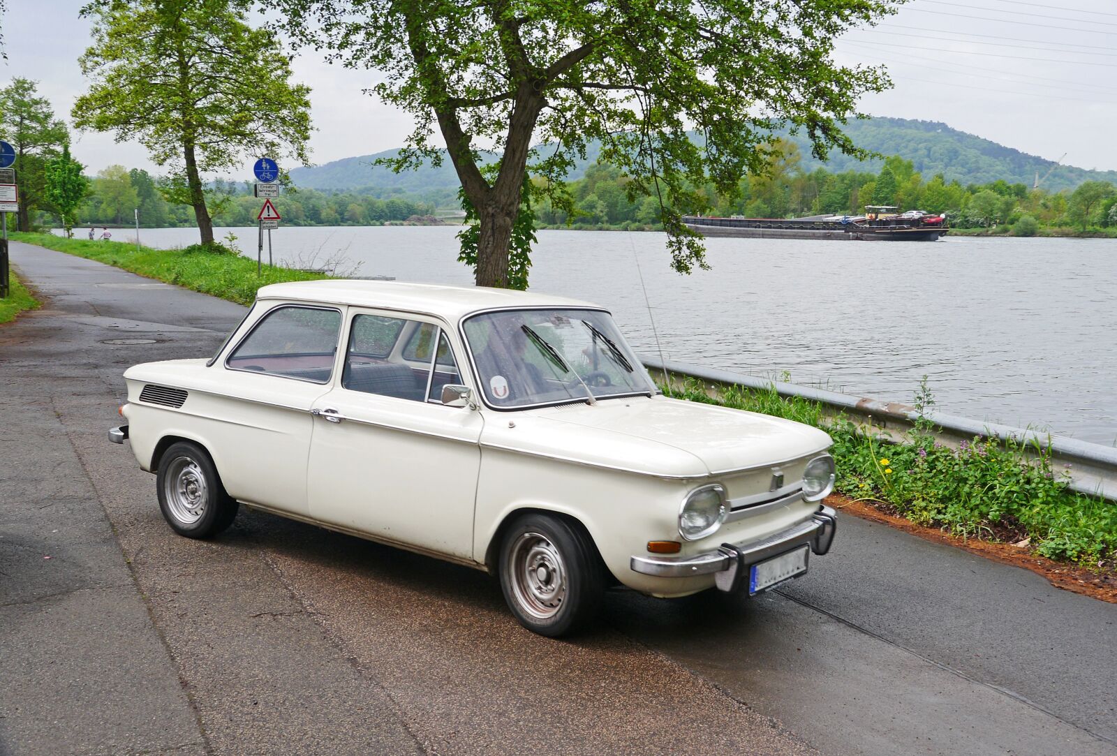 Panasonic Lumix DMC-GH3 sample photo. Oldtimer, pkw, nsu prinz 1000 photography