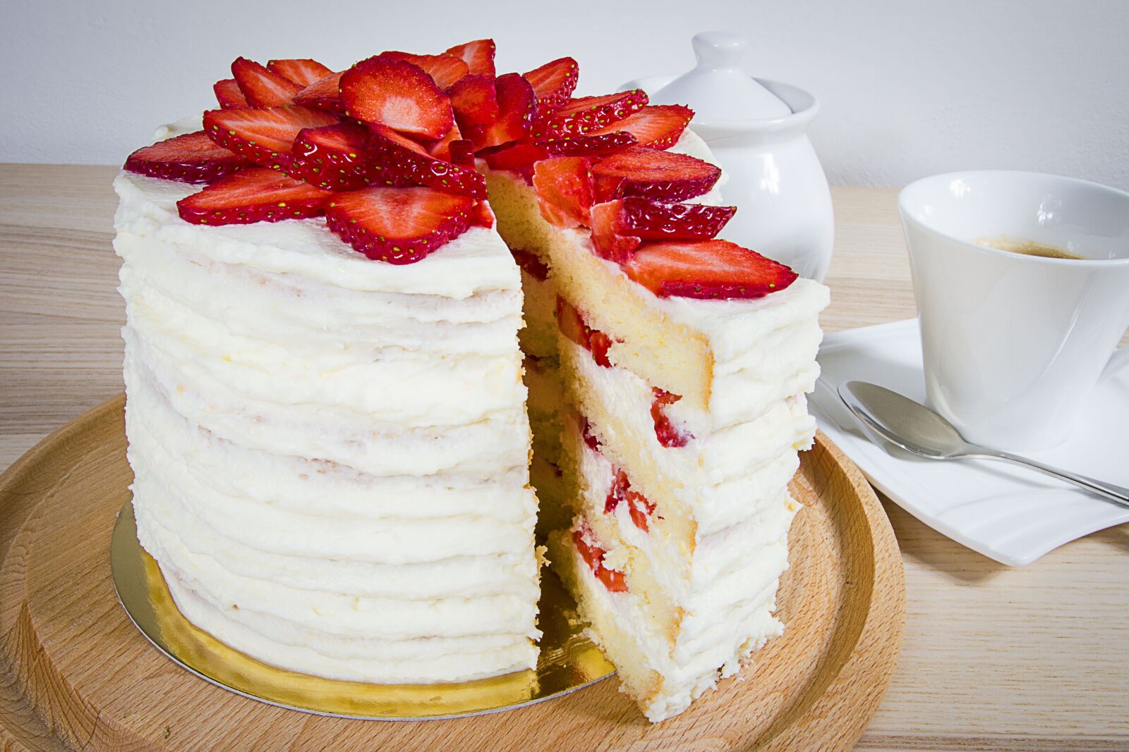 Canon EOS 7D + Canon EF 17-40mm F4L USM sample photo. Strawberry, cake, strawberries photography