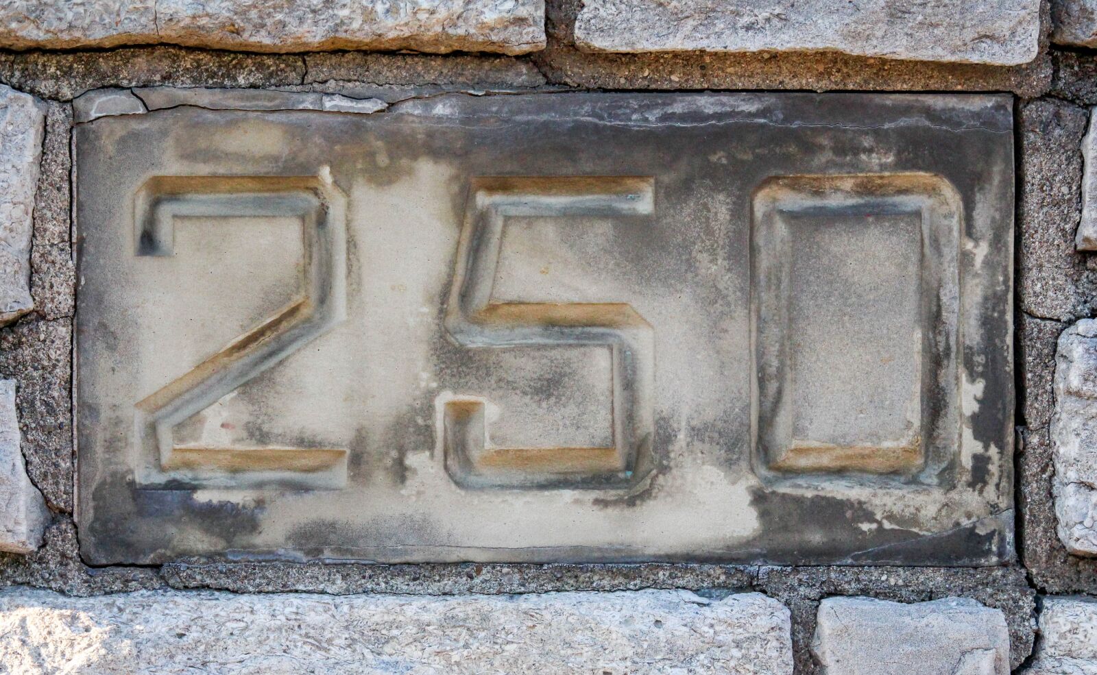 Canon EOS 700D (EOS Rebel T5i / EOS Kiss X7i) sample photo. Old, dirty, architecture photography