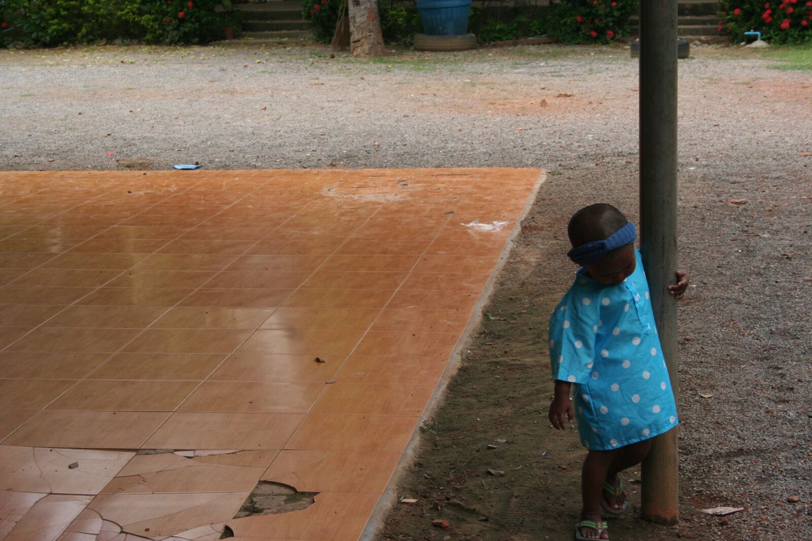 Canon EOS 350D (EOS Digital Rebel XT / EOS Kiss Digital N) sample photo. Blue, cambodia, little, girl photography