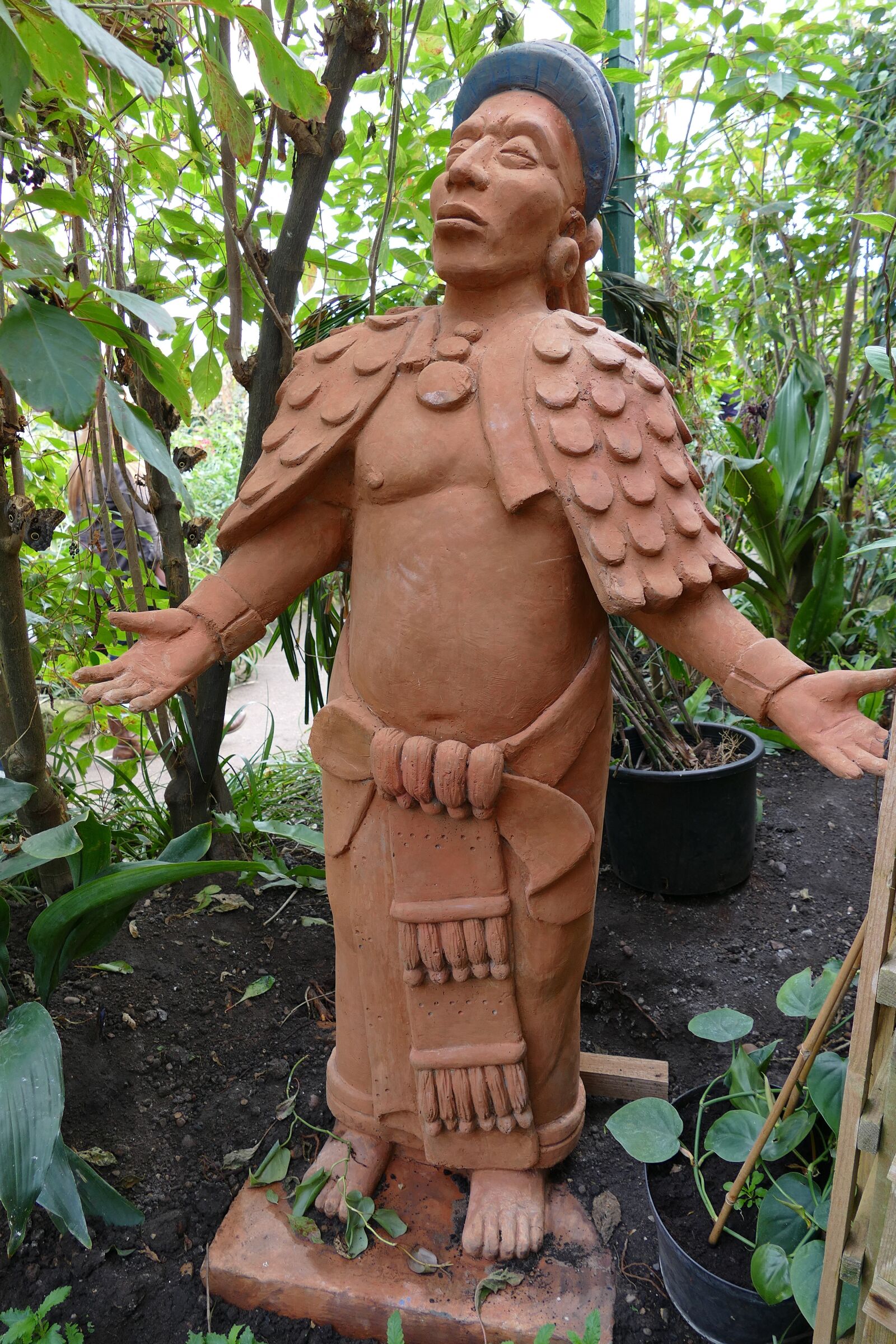 Panasonic Lumix DMC-FZ1000 sample photo. Statue, garden, sculpture photography