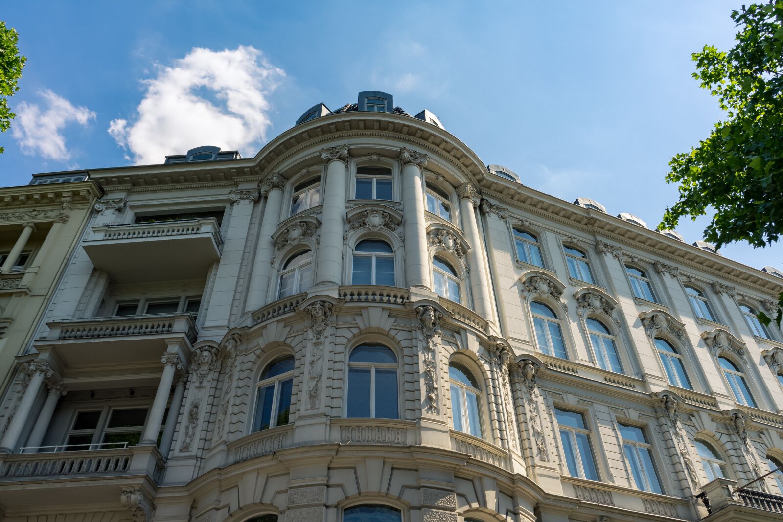 Sony a7 II + Sony FE 28-70mm F3.5-5.6 OSS sample photo. Architecture, building, facade photography
