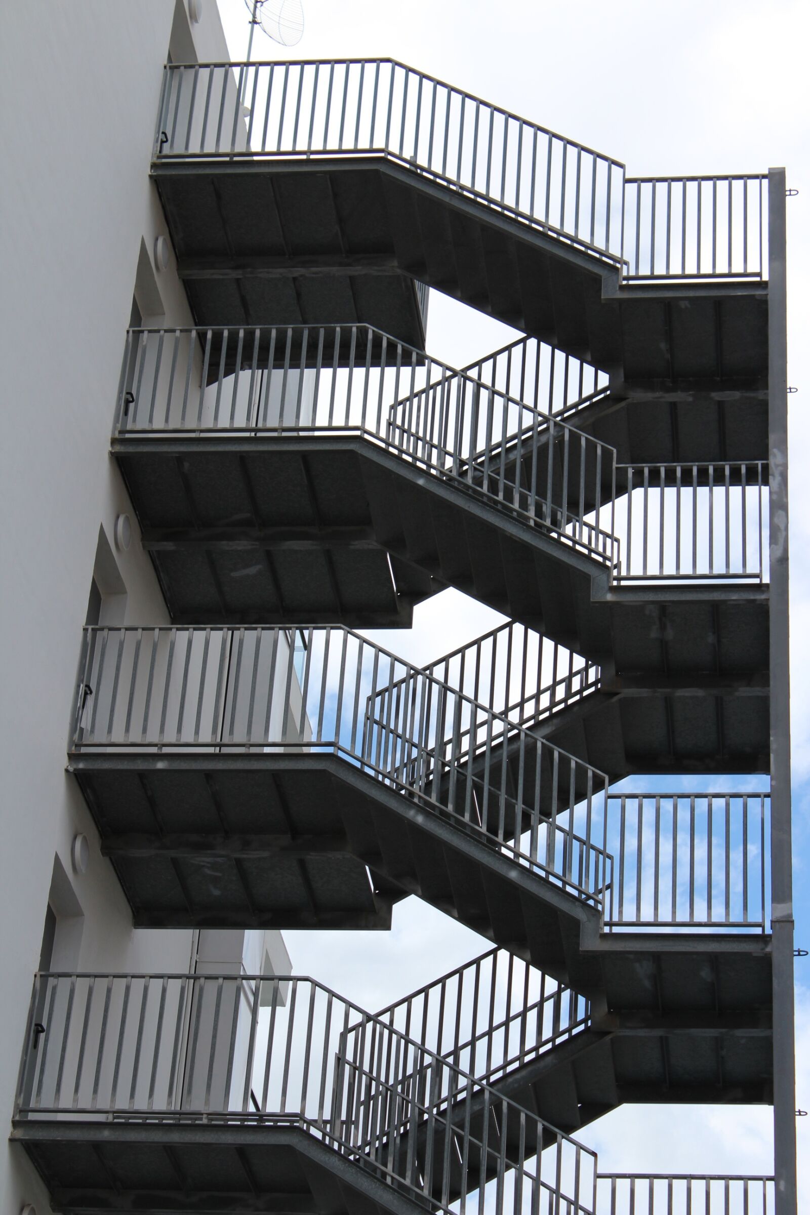 Canon EOS 600D (Rebel EOS T3i / EOS Kiss X5) sample photo. Architecture, step, building photography