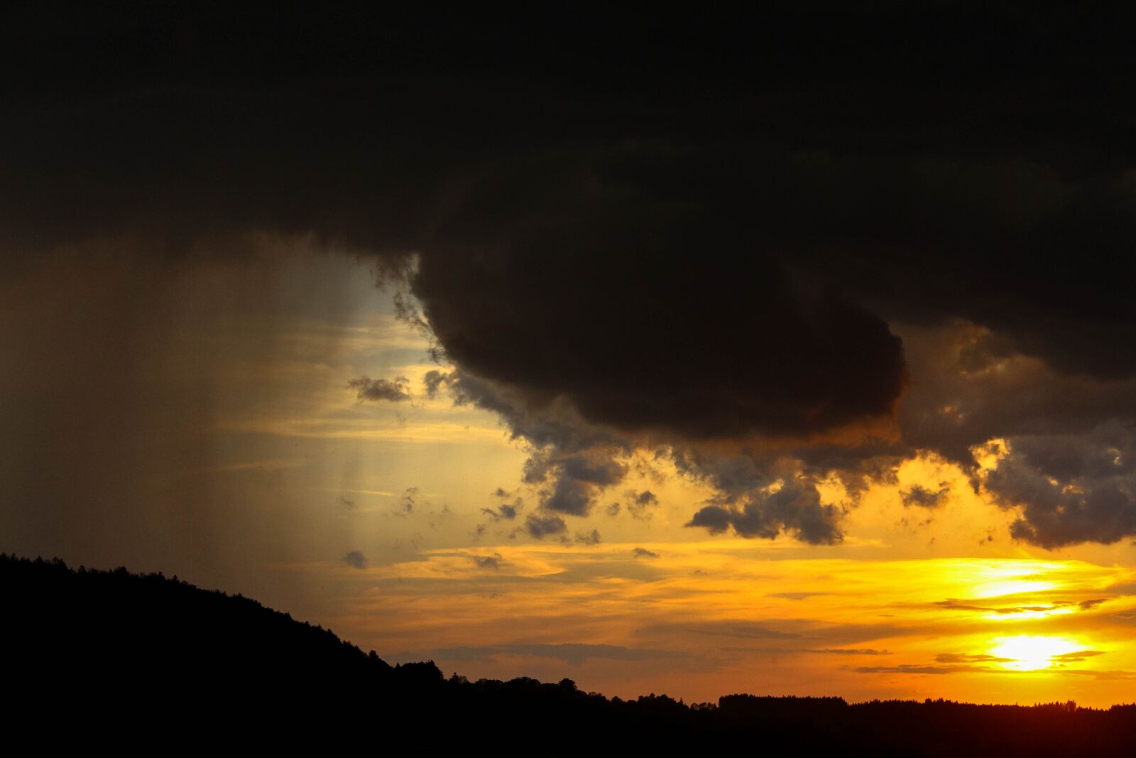 Canon EOS 600D (Rebel EOS T3i / EOS Kiss X5) sample photo. Weather, mood, thunderstorm photography