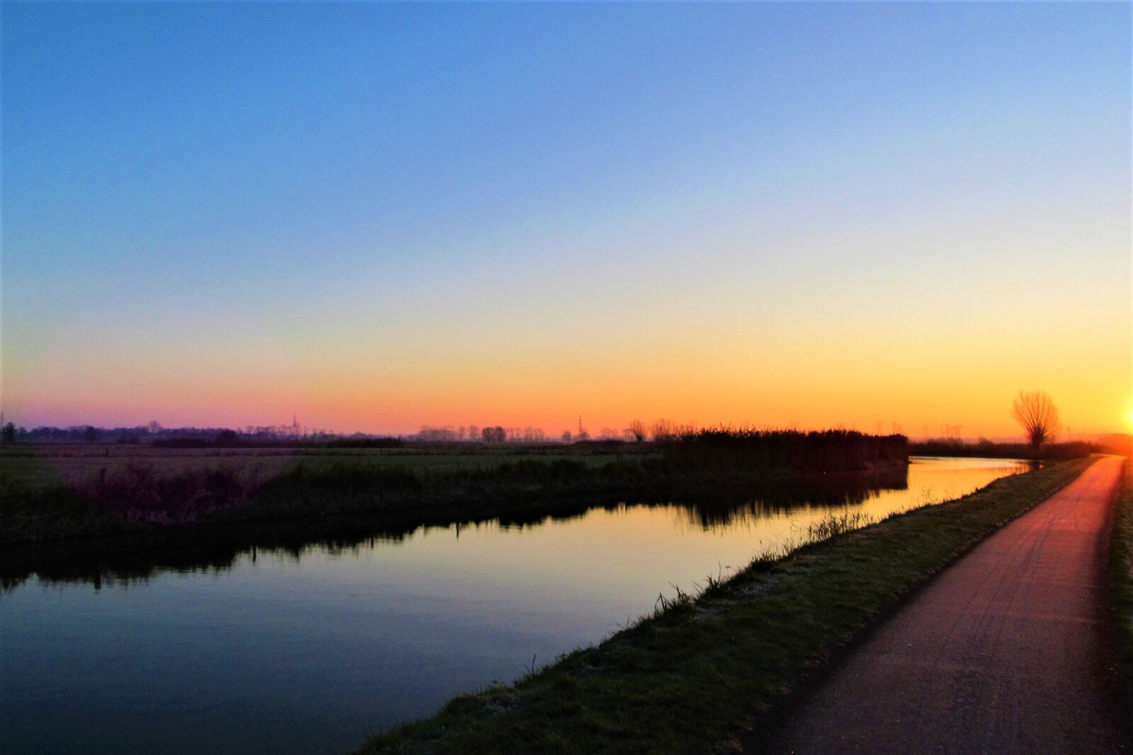 Canon PowerShot SX610 HS sample photo. Sunrise, tomorrow, water photography
