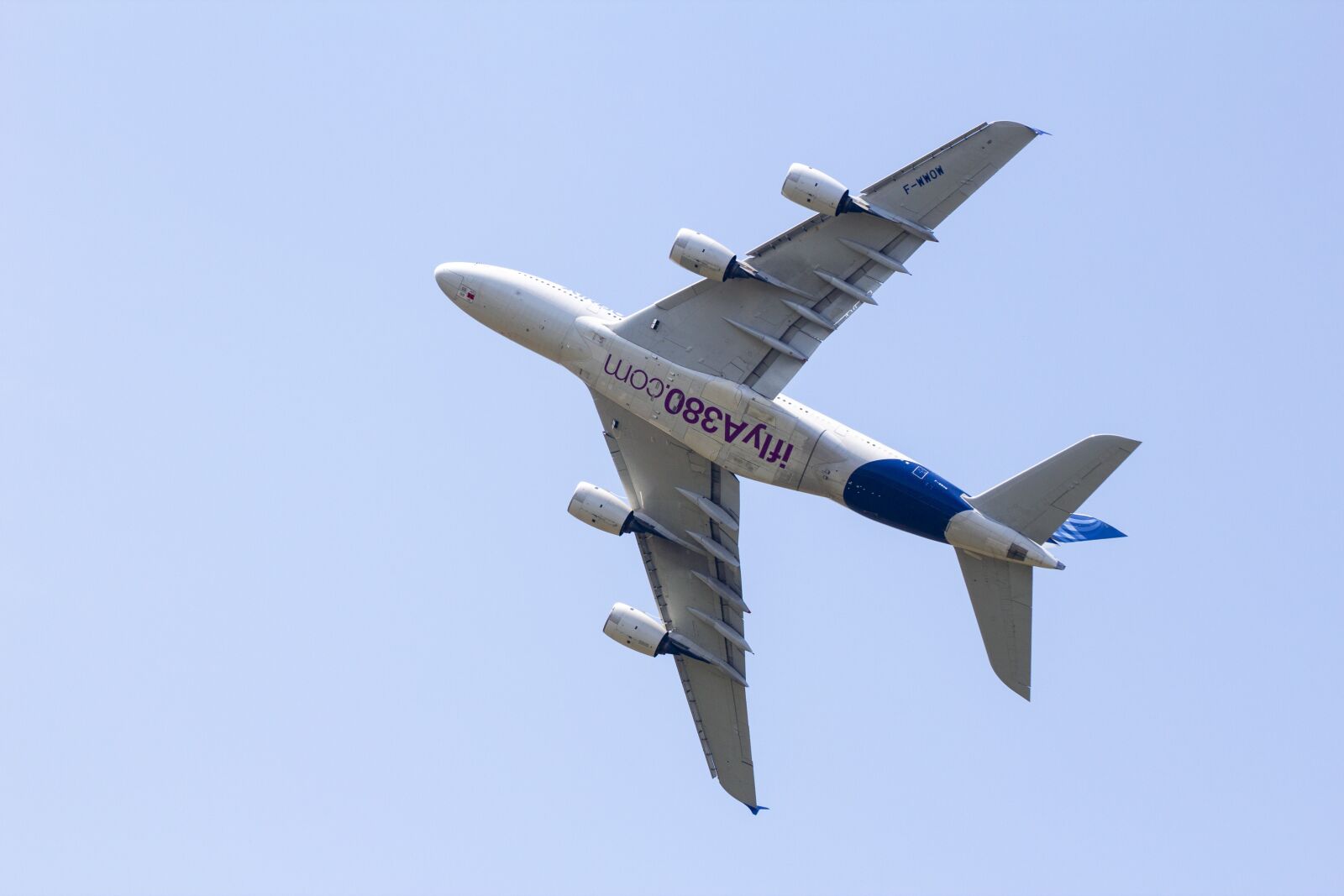Canon EOS 600D (Rebel EOS T3i / EOS Kiss X5) sample photo. The airbus a380, airbus photography