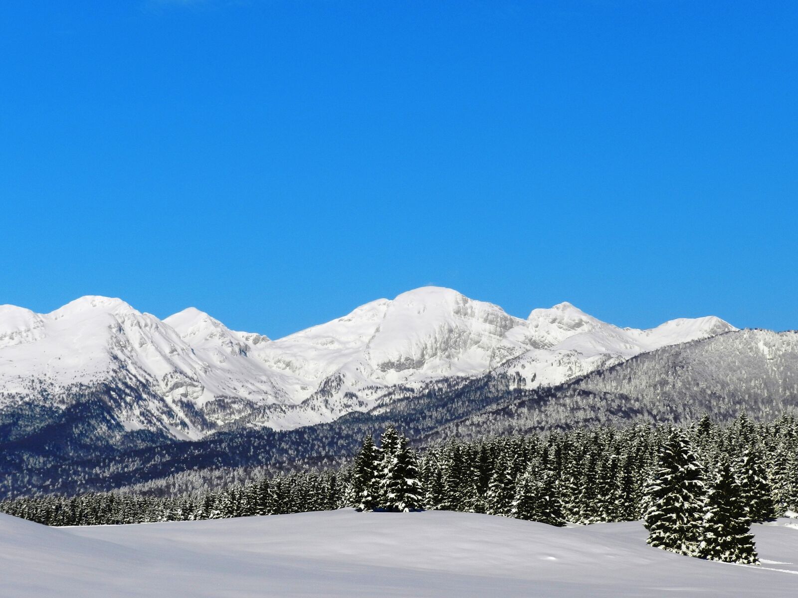 Nikon Coolpix P500 sample photo. Snow, mountain, winter photography