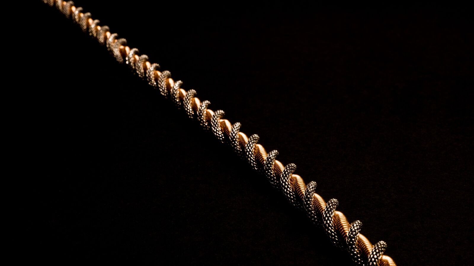 Sony DT 16-50mm F2.8 SSM sample photo. Gold, jewelry, necklace, silver photography